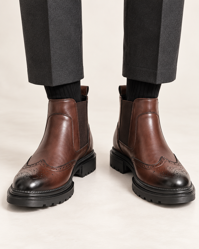 Men's chelsea boots in brown, front view
