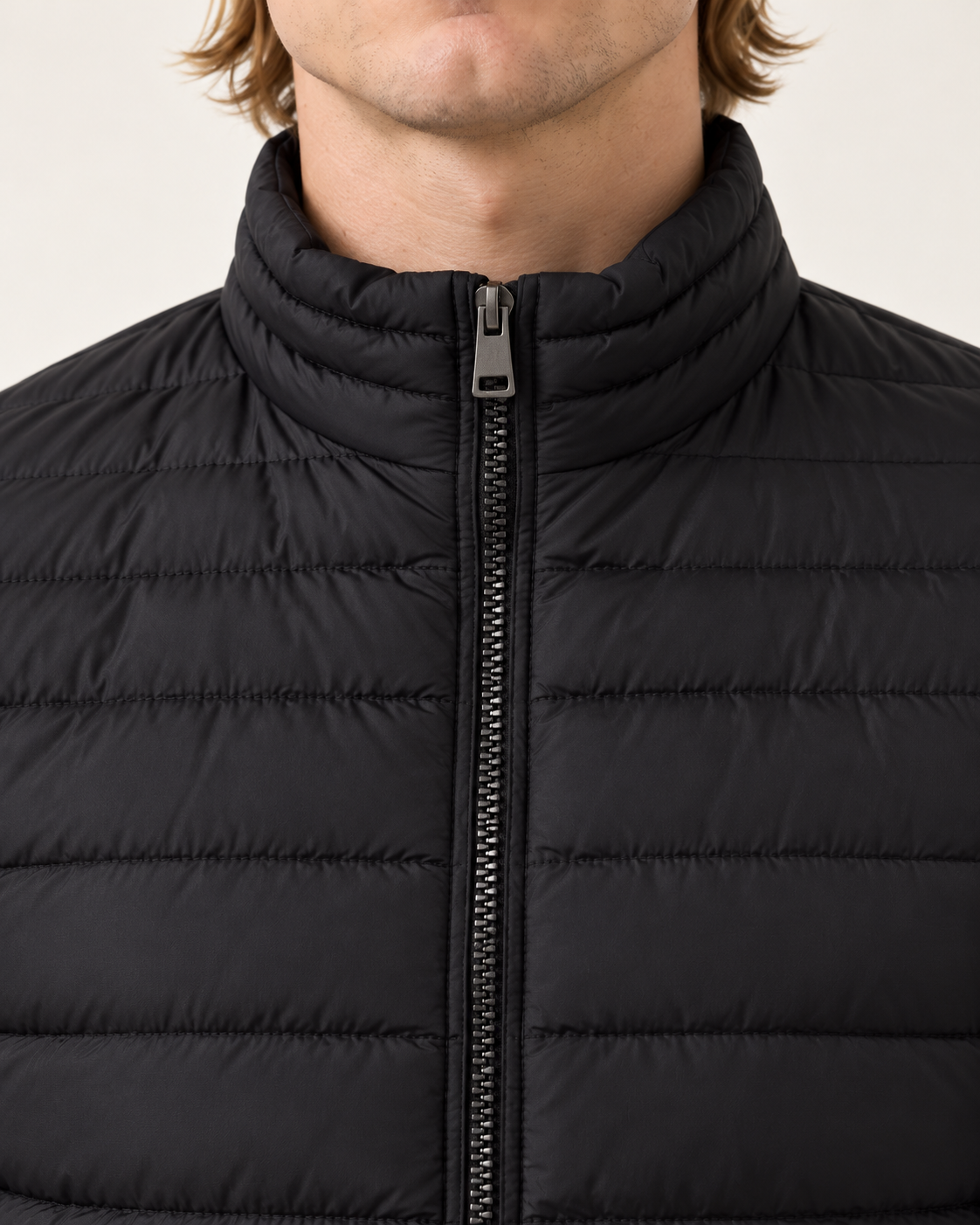 Men's lightweight puffer jacket in black, collar detail