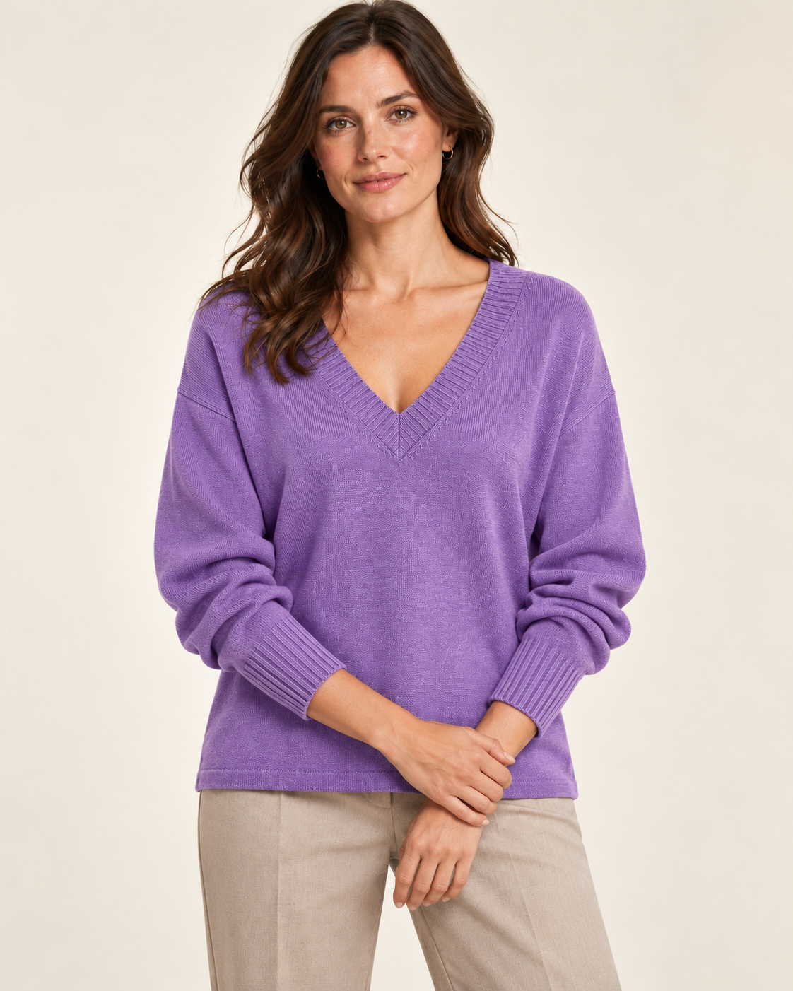 Women's Lilac V neck fine knit jumper - front on model