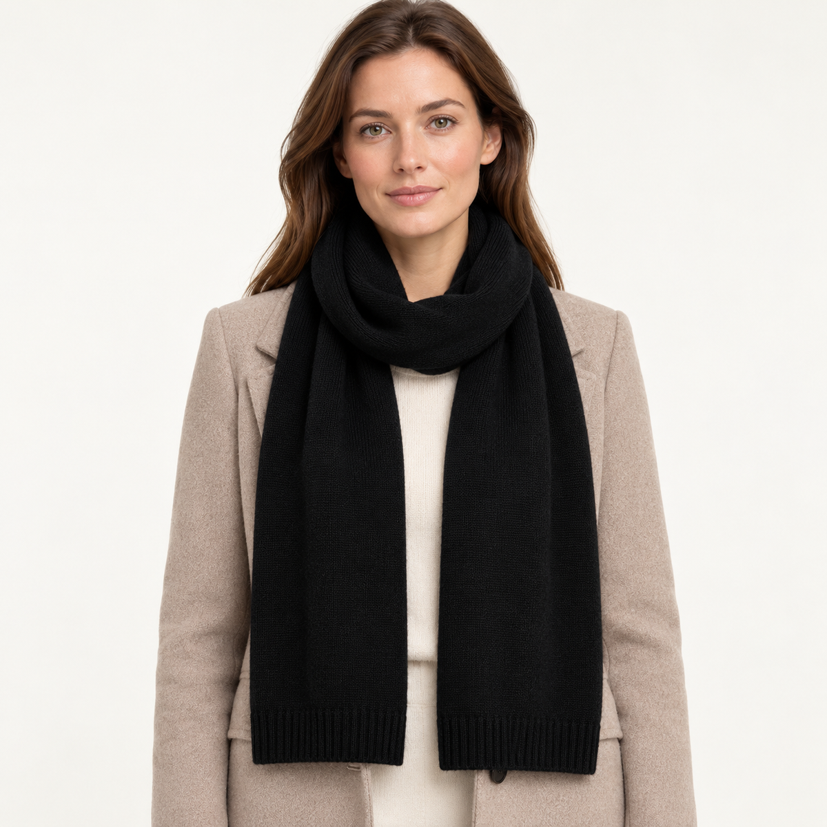 Women's cashmere scarf worn on model – 01-front