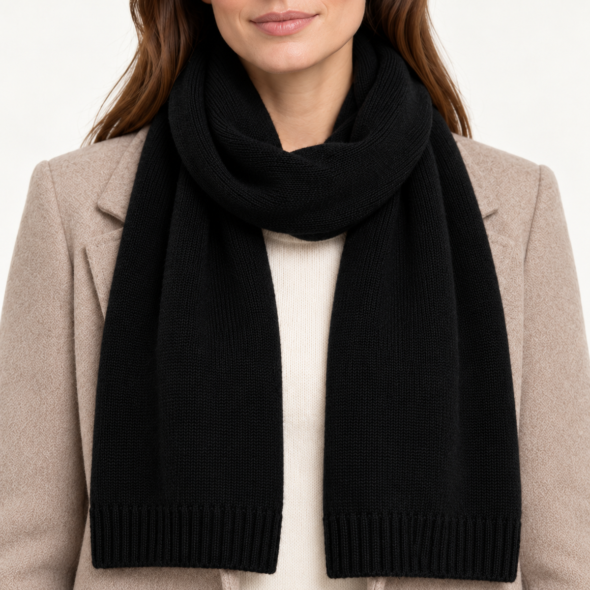 Women's cashmere scarf worn on model – 04-closeup