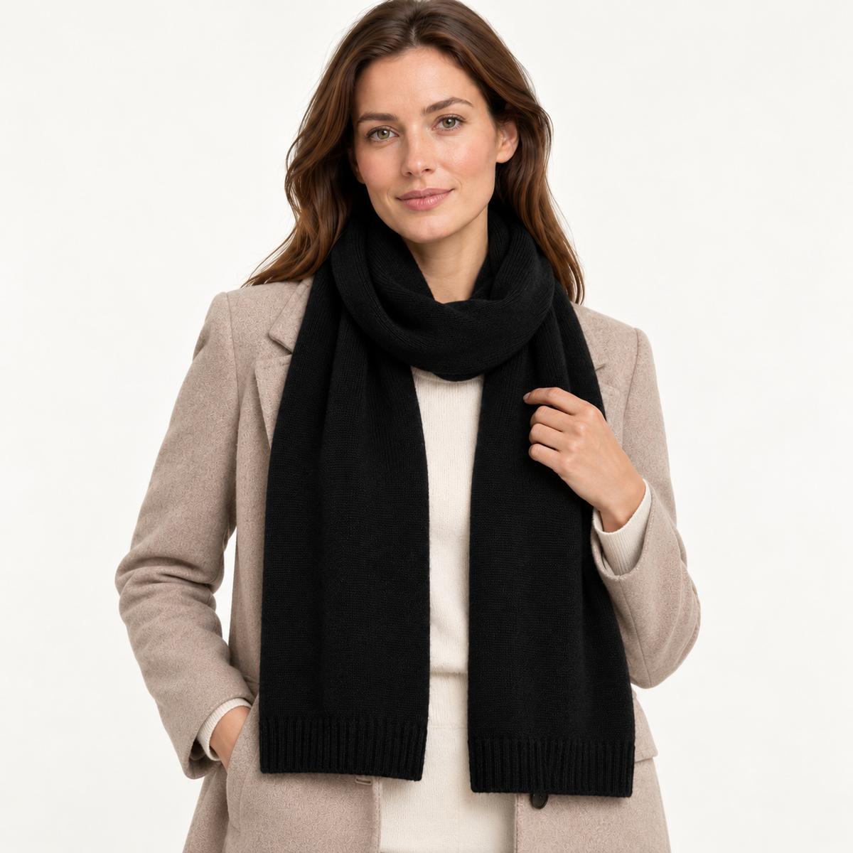 Women's cashmere scarf worn on model – 05-styling