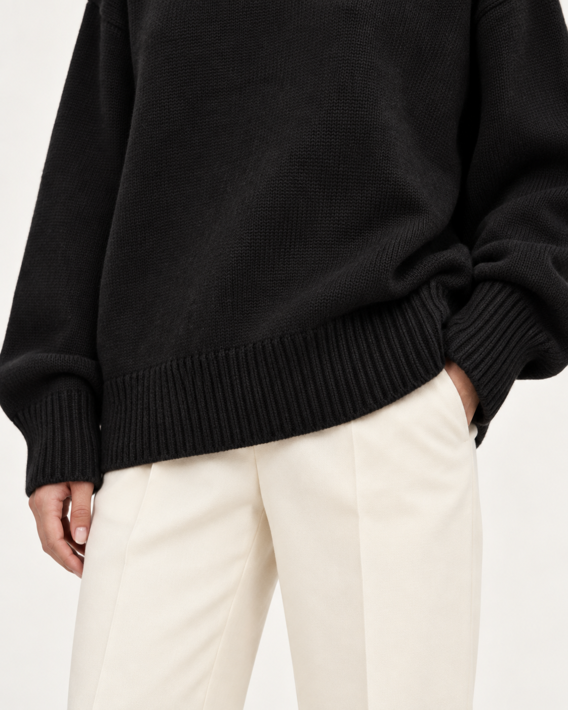 Women's Turtleneck Jumper - Oversized Fine Knit Winter Roll Neck