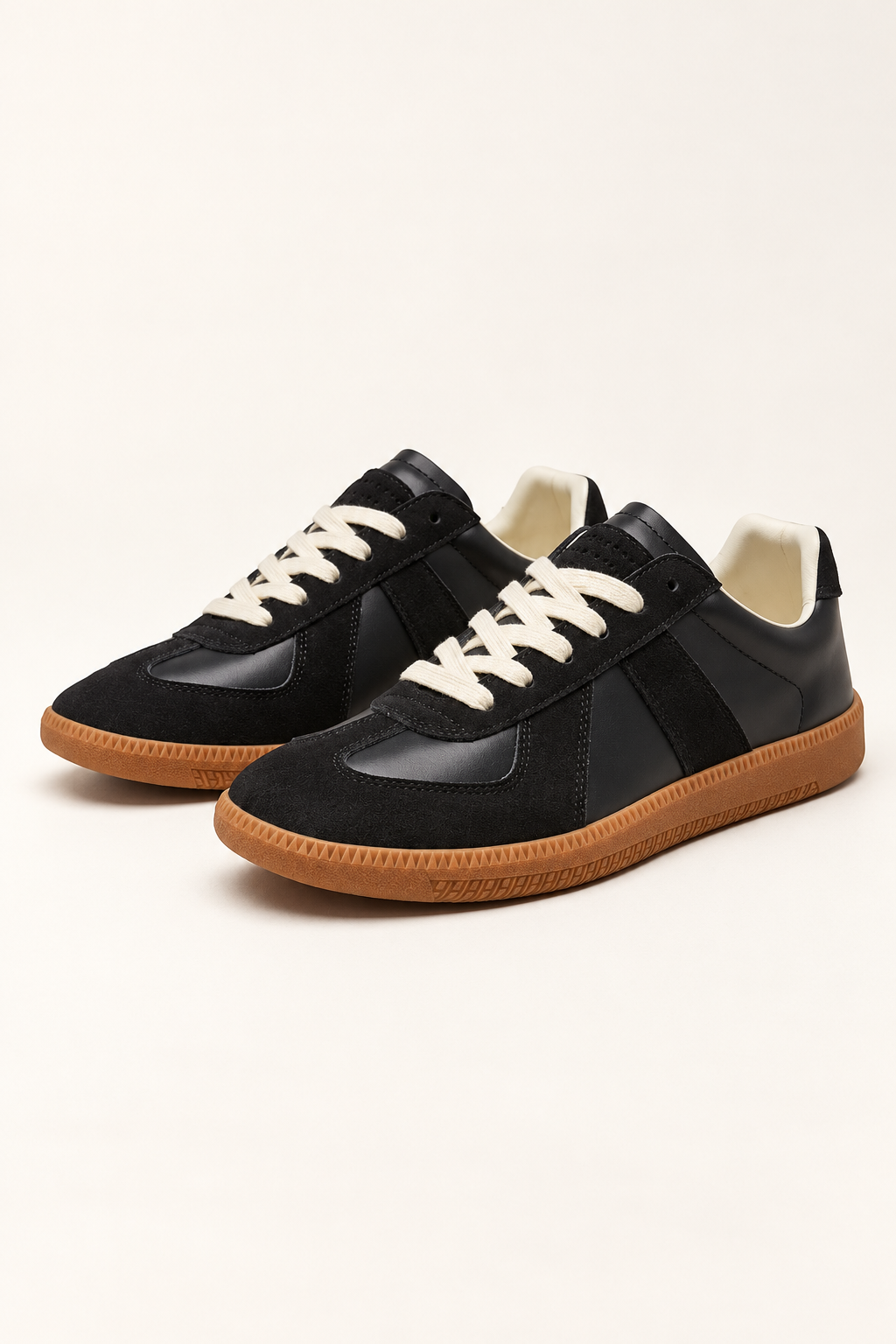 Harevi men's lace up trainers - Black pair